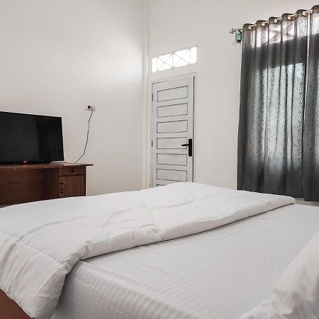 Adela Homestay Syariah Near Universitas Muhammadiyah Jambi Mitra Reddoorz Buitenkant foto