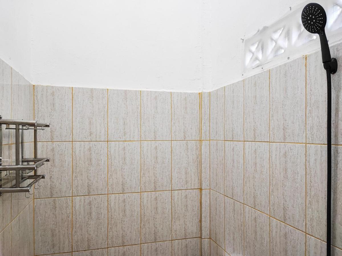 Adela Homestay Syariah Near Universitas Muhammadiyah Jambi Mitra Reddoorz Buitenkant foto