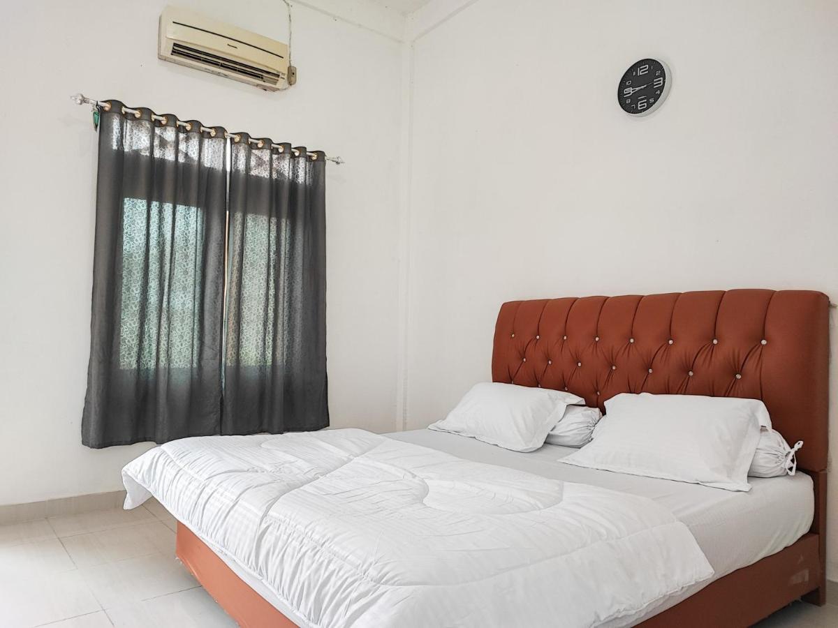 Adela Homestay Syariah Near Universitas Muhammadiyah Jambi Mitra Reddoorz Buitenkant foto